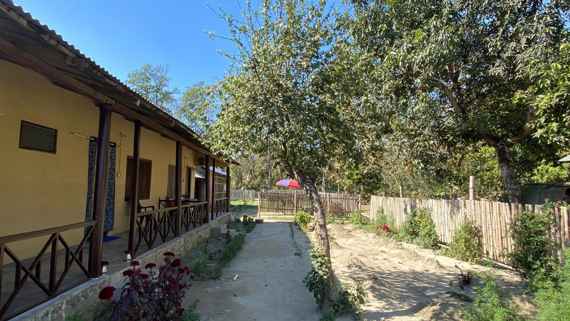 Nanu'S Bardiya Homestay Buitenkant foto